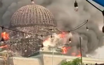 В Джакарте обрушился купол Большой мечети исламского центра — видео