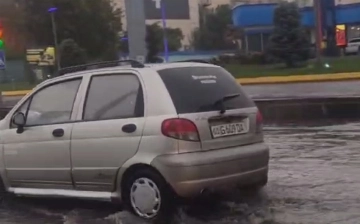 Toshkent hokimligi shaharni suv bosishida aholining ham aybi borligini aytdi