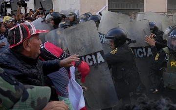 В Перу прошли массовые протесты против президента