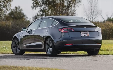 Tesla отзывает сотни тысяч электромобилей