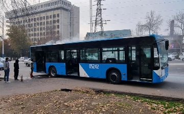 В Ташкенте задымился недавно запущенный экспресс-автобус