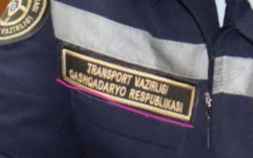 Transport boshqarmasi inspektorining kiyimidagi "Qashqadaryo Respublikasi" yozuviga izoh berildi