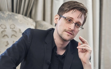 Эдварду Сноудену выдали российский паспорт