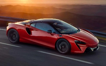 McLaren ищет финансирование и распродает свои исторические модели