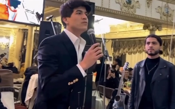На узбекской свадьбе у артиста неожиданно отключилась фонограмма — видео