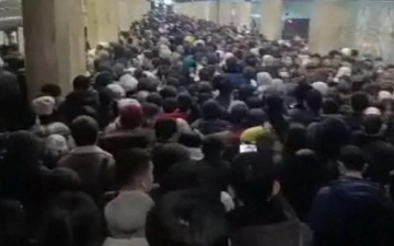Жители Ташкента заполонили метро из-за вчерашнего снегопада
