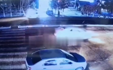 В Карши водитель сбил школьницу и уехал с места аварии — видео