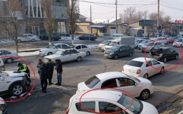 В Ташкенте произошло тройное ДТП из-за несоблюдения дистанции — видео