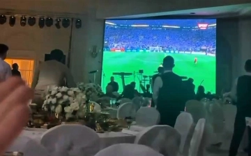 O'zbek to'ylaridan birida mehmonlar futbol bo'yicha JCh-2022 finalini tomosha qilishdi – video