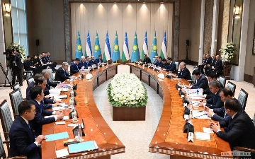 Узбекистан и Казахстан подписали соглашения и торговые контракты на $8 млрд
