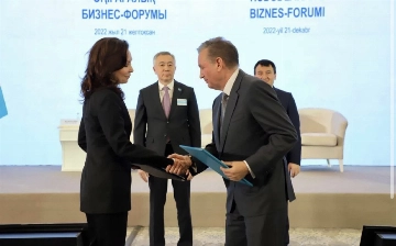 UzAuto в рамках Узбекско-Казахстанского Межрегионального бизнес-форума подписал торговые и инвестиционные соглашения 