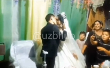 В Узбекистане пользователи осуждают поцелуй молодоженов — видео