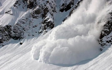 В Чимгане при сходе лавины погиб лыжник из России 