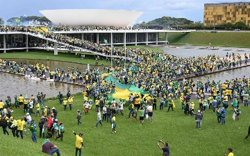 Braziliyada namoyishchilar prezident saroyi va kongress binosiga bostirib kirdi