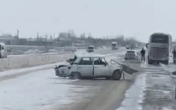 Samarqandda “Jiguli” avtobus bilan to'qnashib ketdi, haydovchi va yo'lovchi halok bo'ldi — video