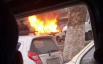 В Ташкенте загорелась Captiva, есть пострадавший — видео