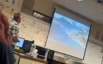 Пользователь в TikTok показал, что школьный учитель преподает историю по игре Assassin’s Creed