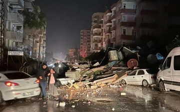 Число жертв землетрясения в Турции достигло 284 человек