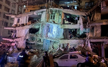 Жертвами землетрясения в Турции стали более 900 человек — Эрдоган