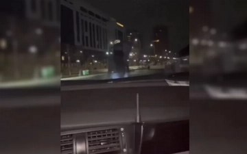 Блогерша из Ташкента ради хайпа нарушила ПДД и нарядилась в форму сотрудника ДПС (видео)