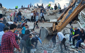 Жертвами землетрясения в Турции стали почти 6 тысяч человек
