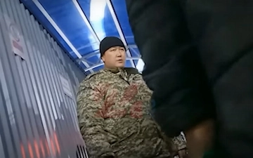 Журналист рассказал, как кыргызские пограничники вымогают деньги у узбекистанцев (видео)