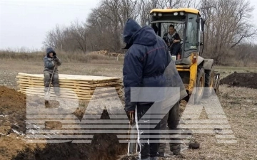 СМИ: Рабочим из Узбекистана не выплатили деньги за рытье окопов в оккупированном Запорожье