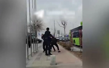 Toshkentda yana avtobus haydovchilari yoʻlovchi talashib mushtlashdi