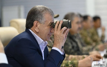 Президент посмотрел за учениями войск Минобороны (фото)