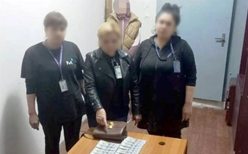В Ташкенте уборщица самолета нашла и присвоила набитую деньгами сумку