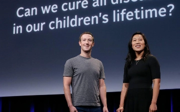 Миллиардер Марк Цукерберг показал свою новорожденную дочь