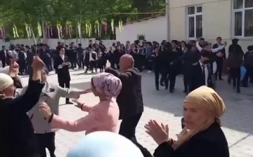 Танцы, карнаи-сурнаи: как узбекистанцы празднуют победу в Open Budget (видео)