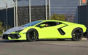 На дорогах впервые засветился новый Lamborghini Revuelto