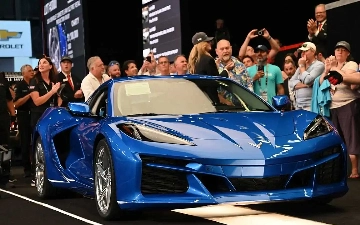 Chevrolet продал первый гибридный Corvette E-Ray за немыслимые деньги