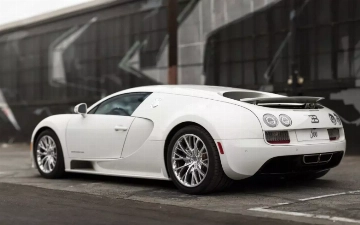 Замена свечей на Bugatti Veyron обойдется по цене двух Chevrolet Spark