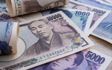 Курсы на 27 апреля: упали все валюты, кроме иены