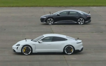 В сети сравнили в гонке самые быстрые электромобили — Lucid Air Performance и Porsche Taycan Turbo S