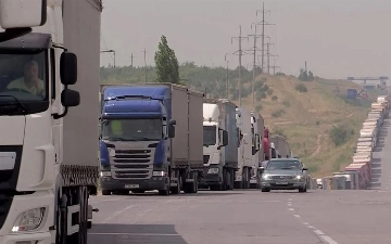 Cотни фур застряли на границе Казахстана и Узбекистана (видео)