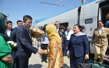 Президент Сингапура приехала в Самарканд на поезде (фото и видео)