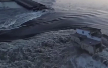 Российские войска подорвали плотину Каховской ГЭС в Украине (видео)