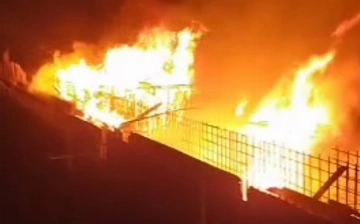 В Самарканде вспыхнул пожар в строящемся здании (видео)