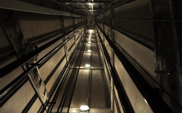 Обнародованы новые детали падения лифта, внутри которого находились 13 человек