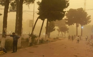 Жителей Термеза попросили не выходить на улицу из-за пыльной мглы 