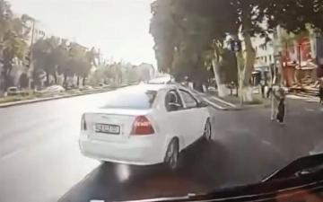 В Ташкенте водитель Nexia чуть не устроил ДТП, «подрезав» электробус (видео)