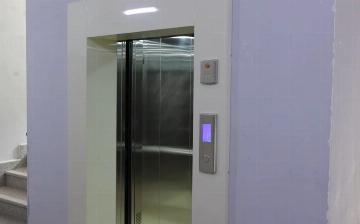 Возбуждено уголовное дело по факту гибели женщины в лифте новостройки
