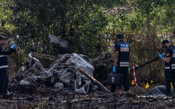 В Малайзии самолет упал на автотрассу, погибли не менее 10 человек (видео)