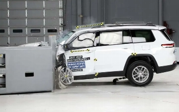 Jeep Grang Cherokee получил высший уровень безопасности IIHS (видео)