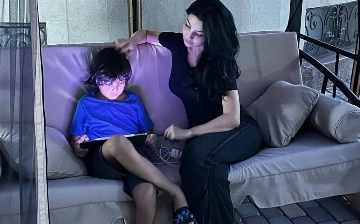 Шахзода показала, как ее мама проводит время с внуком