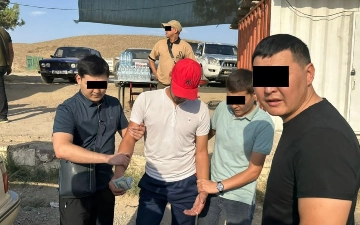 В Кыргызстане задержали чиновника, вымогавшего деньги у узбекистанцев