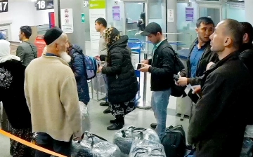 «Толпа людей, кричащие дети, куча сумок и чемоданов». Российский блогер описал полет с узбекистанцами